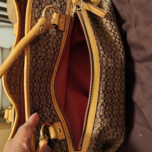 Coach Brown and Tan Large Signature Laptop bag (NEEDS  MINOR HANDLE REPAIR) - Picture 7 of 16
